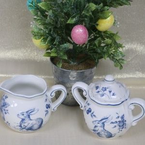 BLUE AND WHITE TOILE EASTER BUNNY RABBIT CREAMER & SUGAR BOWL W/LID - NEW -  3PC
